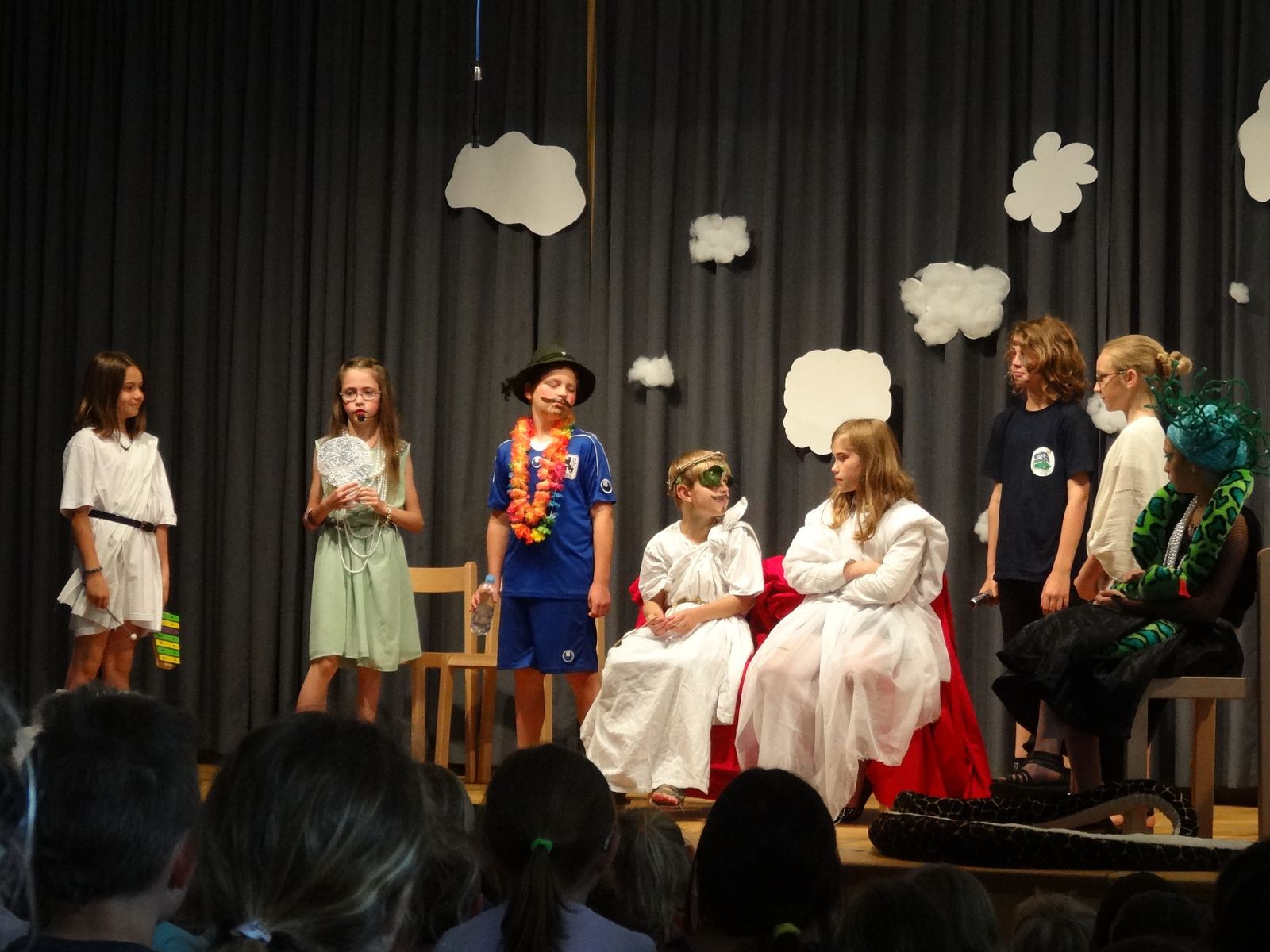 Theateralpauffuehrung der Carl-Orff-Schule